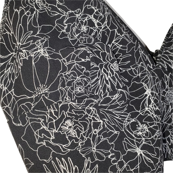 AMUR Linear Floral Crop Top Size L NWT